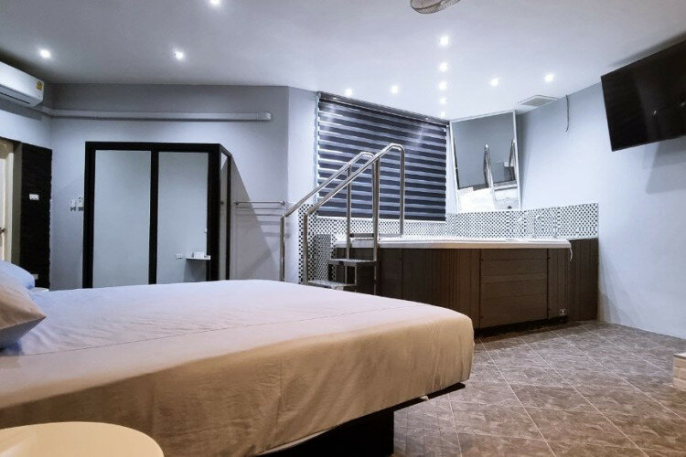 Готовый бизнес в Банг Ламунге, Таиланд | THE158311