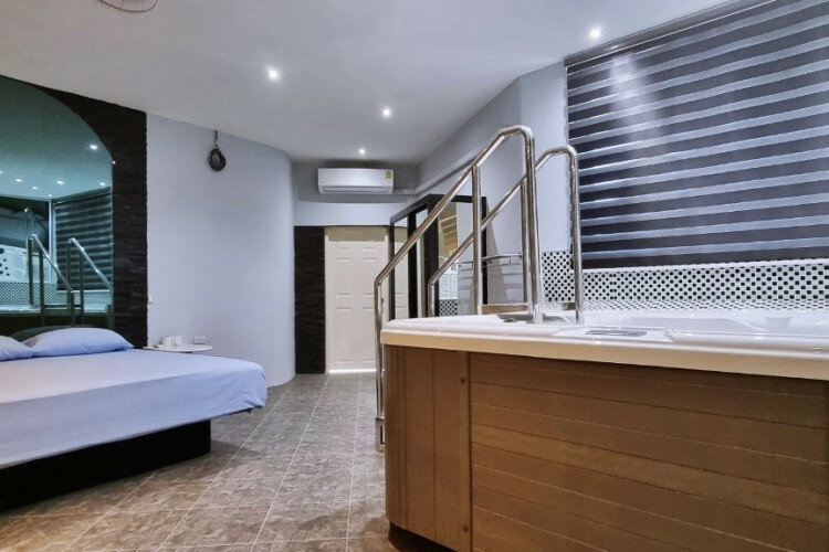 Готовый бизнес в Банг Ламунге, Таиланд | THE158311